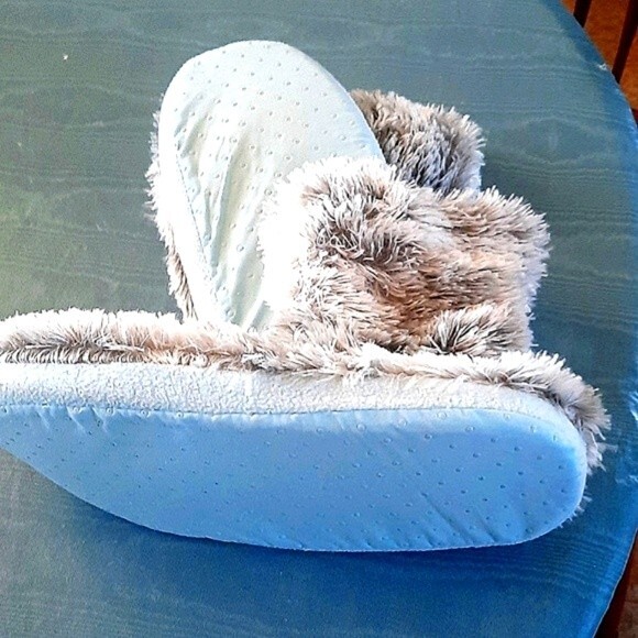 LARGE   OVERSTOCK  MICROWAVE  SOFT WARMING SLIPPERS - Picture 3 of 7